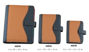 萬用手冊 A028934,公文包,萬用手冊,經(jīng)理夾,文件夾,筆記本,日記本,日記薄,名片夾,CD包,錢包,會議禮品,禮品,文具禮品,皮具,皮具禮品生產(chǎn)供應(yīng)商 文件夾